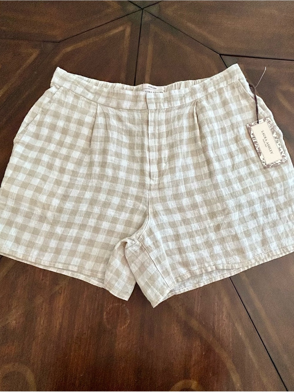 NWT LAURA ASHLEY Women’s 100% Linen Tan/Cream Checkered Pockets Shorts Size L